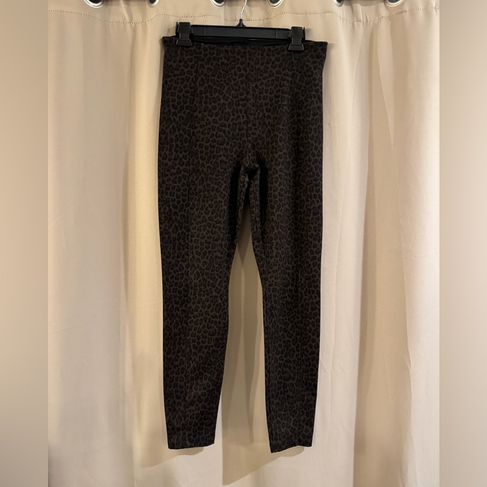Women’s Liverpool  Dark Patterned Leggings